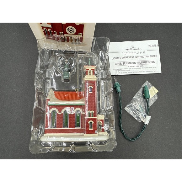 Hallmark Keepsake Old Brick Church #12 Candlelight Services 2009 - Picture 4 of 4